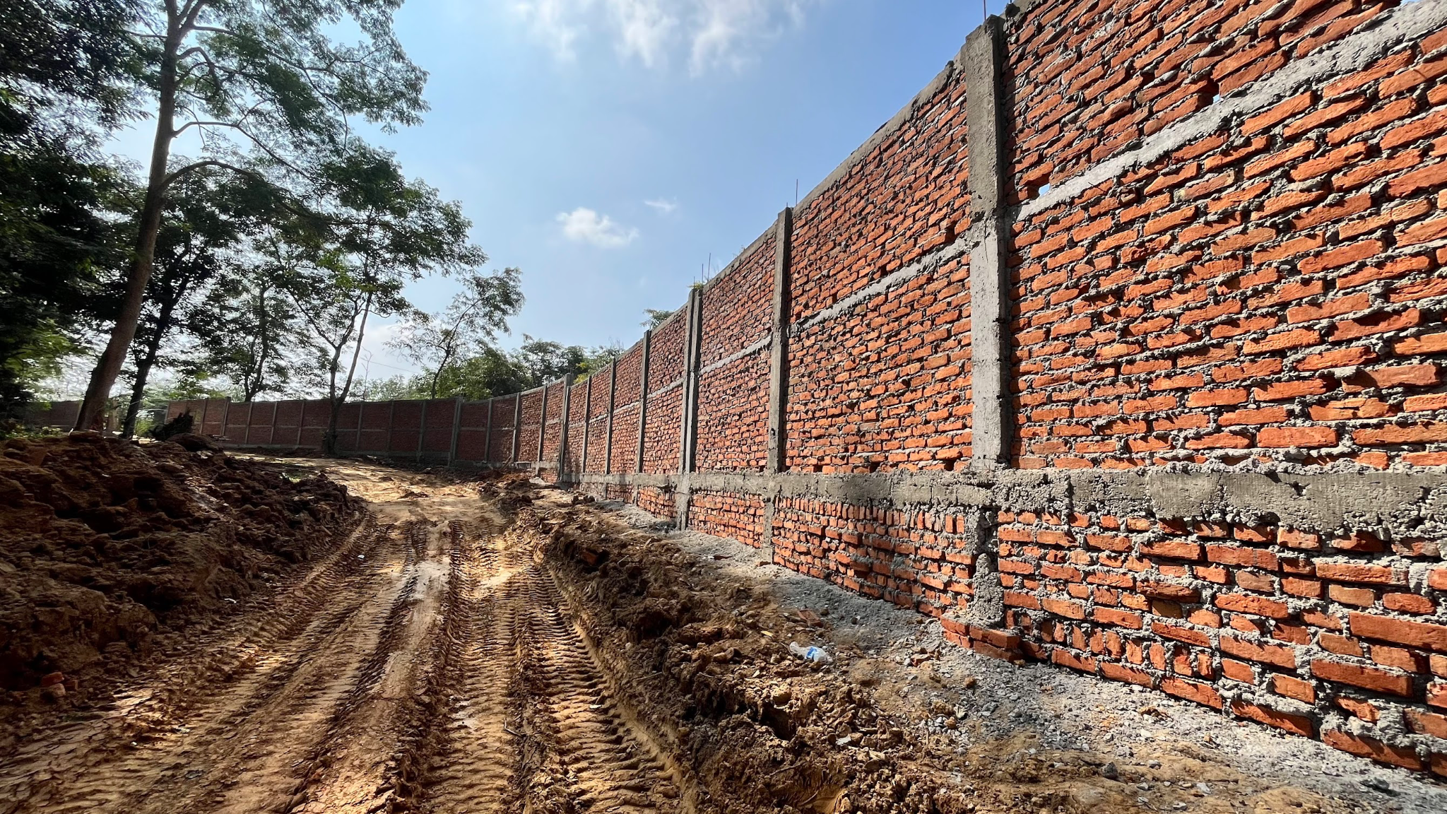 Boundary wall construction